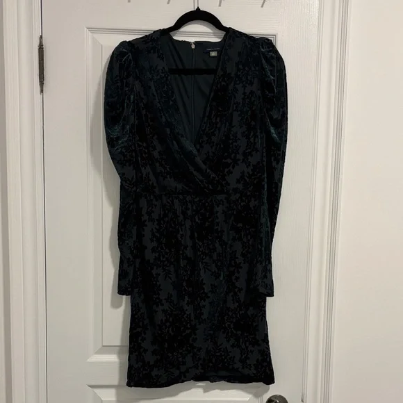 Elegant Deep Green Velvet Dress Elegant Deep Green Velvet Dress